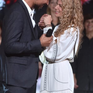 Exclusif - Damien Sargue et Cecilia Cara - Enregistrement de l'émission "300 Choeurs chantent les plus belles comédies musicales" à Paris, qui est rediffusée le 9 décembre sur France 3 © Giancarlo Gorassini / Bestimage