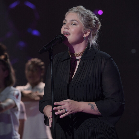 Exclusif - Louane Emera - Enregistrement de l'émission "300 Choeurs chantent les plus belles comédies musicales" à Paris, qui est rediffusée le 9 décembre sur France 3 © Giancarlo Gorassini / Bestimage