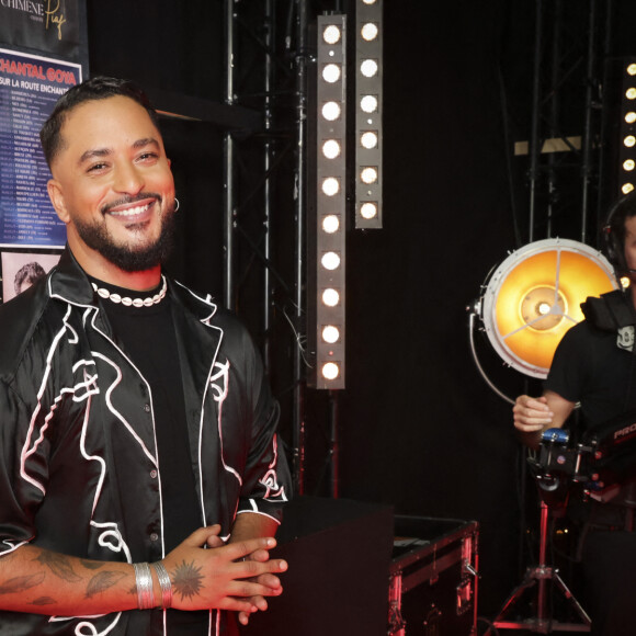 Exclusif - Slimane - Backstage - Enregistrement de l'émission "300 Choeurs chantent pour les fêtes" à Paris, diffusée le 9 décembre sur France 3 © Jack Tribeca / Bestimage