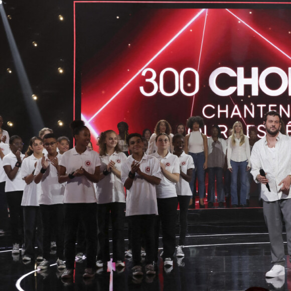 Exclusif - Claudio Capéo - Enregistrement de l'émission "300 Choeurs chantent pour les fêtes" à Paris, diffusée le 9 décembre sur France 3 © Jack Tribeca / Bestimage