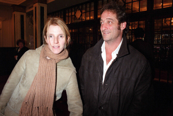 Sandrine Kiberlain et Vincent Lindon lors de la générale de la pièce Emilie Jolie à Paris en 2002