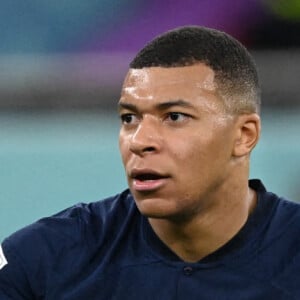 Kylian Mbappe - Joie des joueurs français lors du match des 1/8emes de finale de la Coupe de Monde de Football "France vs Pologne (3-1)" à Doha au Qatar. Le 4 décembre 2022 © Philippe Perusseau / Bestimage