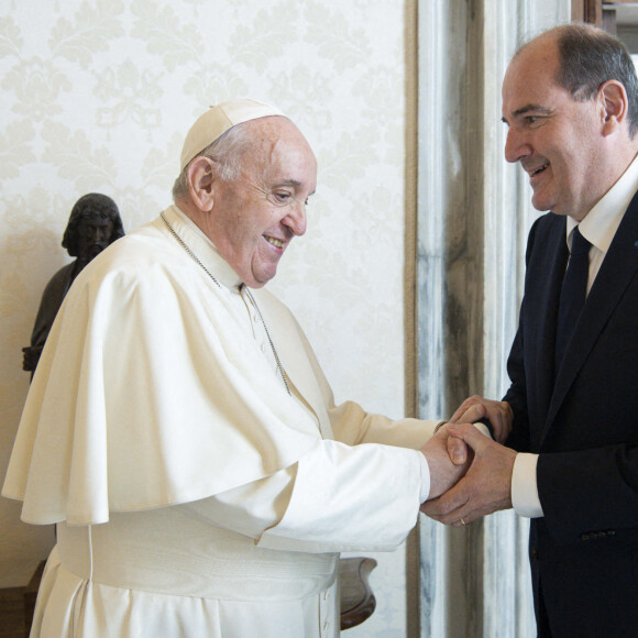 Le pape François reçoit le Premier ministre français, Jean Castex et sa femme Sandra Ribelaygue au Vatican, le 18 octobre 2021. © ANSA/Zuma Press/Bestimage 