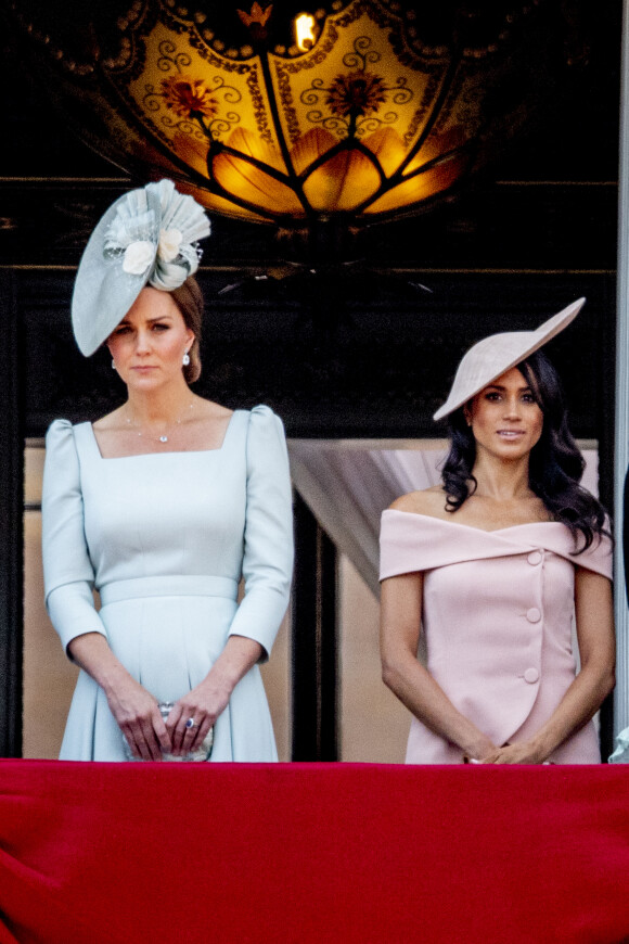 Catherine (Kate) Middleton, duchesse de Cambridge, et Meghan Markle, duchesse de Sussex - Les membres de la famille royale britannique lors du rassemblement militaire "Trooping the Colour" (le "salut aux couleurs"), célébrant l'anniversaire officiel du souverain britannique. Cette parade a lieu à Horse Guards Parade, chaque année au cours du deuxième samedi du mois de juin. Londres.