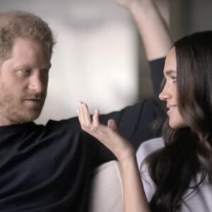 Images du documentaire Netflix "Harry & Meghan". La série comporte six parties et couvre la relation du couple depuis leurs premières fréquentations jusqu'à leur décision de prendre du recul en tant que membres actifs de la famille royale britannique et leurs activités ultérieures. 