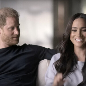 Images du documentaire Netflix "Harry & Meghan". La série comporte six parties et couvre la relation du couple depuis leurs premières fréquentations jusqu'à leur décision de prendre du recul en tant que membres actifs de la famille royale britannique et leurs activités ultérieures. 