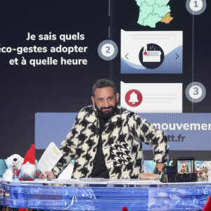 Exclusif - Cyril Hanouna - Sur le plateau de l'émission TPMP (Touche Pas à Mon Poste) présentée en direct par C.Hanouna et diffusée sur C8 - Paris le 06/12/2022 - © Jack Tribeca / Bestimage