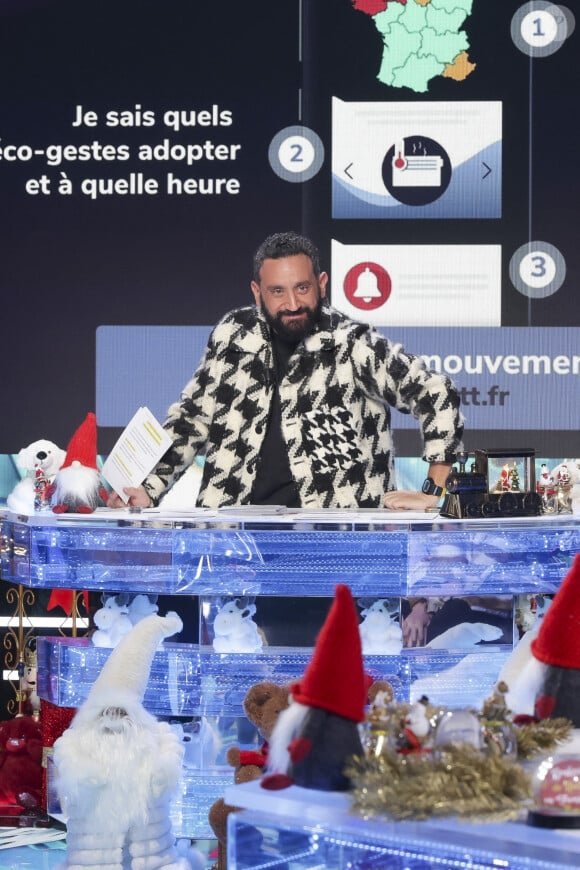 Exclusif - Cyril Hanouna - Sur le plateau de l'émission TPMP (Touche Pas à Mon Poste) présentée en direct par C.Hanouna et diffusée sur C8 - Paris le 06/12/2022 - © Jack Tribeca / Bestimage