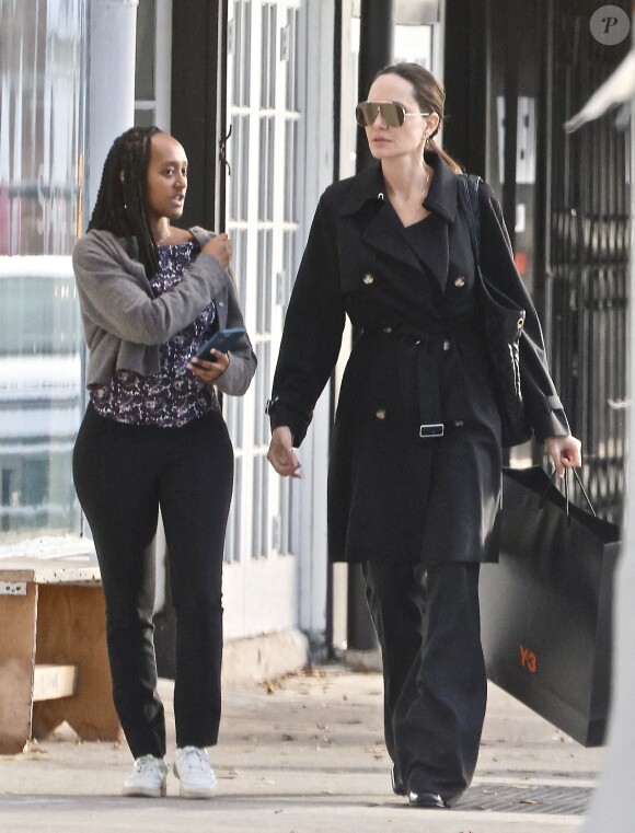 Exclusif - Angelina Jolie fait du shopping avec sa fille Zahara à Los Angeles, Californie, Etats-Unis. 