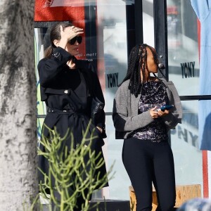 Exclusif - Angelina Jolie fait du shopping avec sa fille Zahara à Los Angeles, Californie, Etats-Unis, le 12 décembre 2022. 