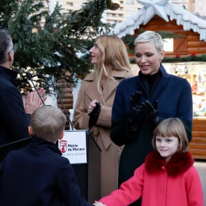 La princesse Charlene de Monaco, et ses enfants le prince Jacques et la princesse Gabriella lors de l'inauguration du marché de Noël à Monaco. Le 2 décembre 2022. © Claudia Albuquerque / Bestimage 