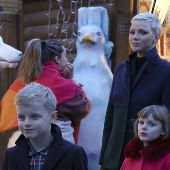 No Tabloids - La princesse Charlene de Monaco, et ses enfants le prince Jacques et la princesse Gabriella lors de l'inauguration du marché de Noël à Monaco. Le 2 décembre 2022. © Claudia Albuquerque / Bestimage 