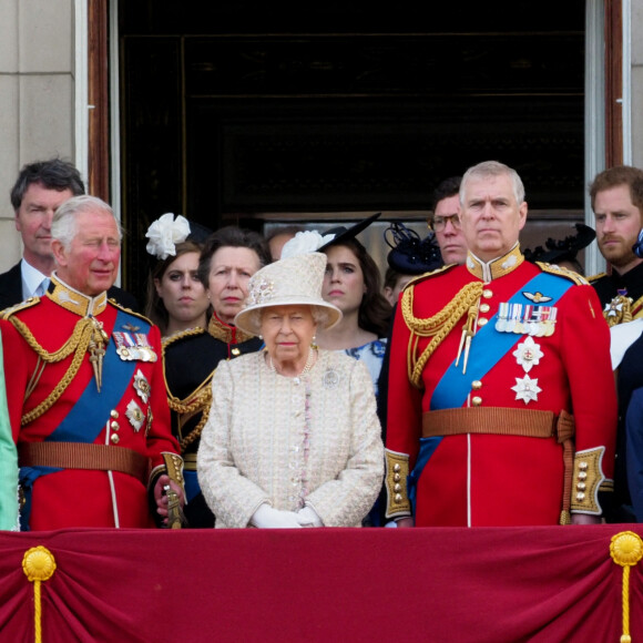 Camilla Parker Bowles, duchesse de Cornouailles, le prince Charles, prince de Galles, la reine Elisabeth II d'Angleterre, le prince Andrew, duc d'York, le prince Harry, duc de Sussex, et Meghan Markle, duchesse de Sussex - La famille royale au balcon du palais de Buckingham lors de la parade Trooping the Colour 2019, célébrant le 93ème anniversaire de la reine Elisabeth II, Londres, le 8 juin 2019. 