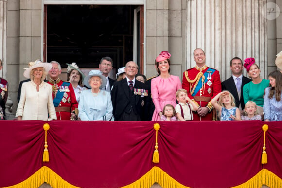 Camilla Parker Bowles, duchesse de Cornouailles, le prince Charles, prince de Galles, la princesse Eugenie d'York, la reine Elisabeth II d'Angleterre, le prince Philip, duc d'Edimbourg, Catherine Kate Middleton , duchesse de Cambridge, la princesse Charlotte, le prince George et le prince William, duc de Cambridge - La famille royale d'Angleterre assiste à la parade "Trooping the colour" à Londres le 17 juin 2017. 