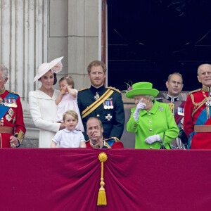 Camilla Parker Bowles, duchesse de Cornouailles, le prince Charles, Kate Catherine Middleton, duchesse de Cambridge, la princesse Charlotte, le prince George, le prince Harry, le prince William, la reine Elisabeth II d'Angleterre, le prince Edward, comte de Wessex, le prince Philip, duc d'Edimbourg, la comtesse Sophie de Wessex - La famille royale d'Angleterre au balcon du palais de Buckingham lors de la parade "Trooping The Colour" à l'occasion du 90ème anniversaire de la reine. Le 11 juin 2016 