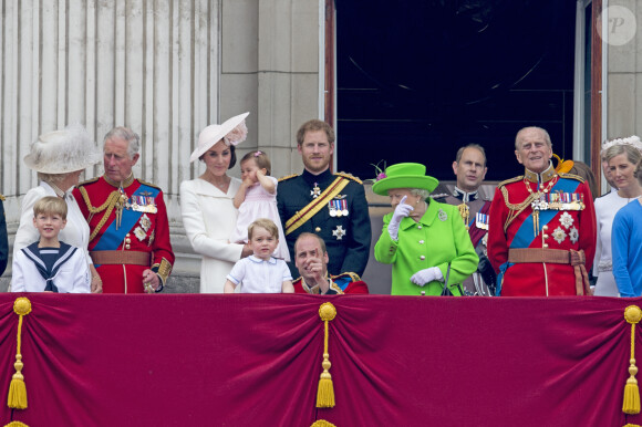 Camilla Parker Bowles, duchesse de Cornouailles, le prince Charles, Kate Catherine Middleton, duchesse de Cambridge, la princesse Charlotte, le prince George, le prince Harry, le prince William, la reine Elisabeth II d'Angleterre, le prince Edward, comte de Wessex, le prince Philip, duc d'Edimbourg, la comtesse Sophie de Wessex - La famille royale d'Angleterre au balcon du palais de Buckingham lors de la parade "Trooping The Colour" à l'occasion du 90ème anniversaire de la reine. Le 11 juin 2016 