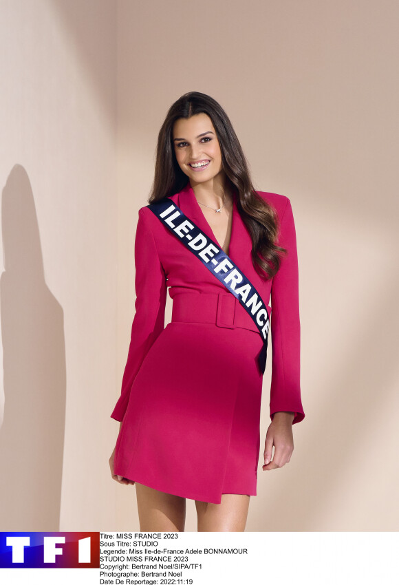 Miss Ile-de-France est Adèle Bonnamour. Elle a 18 ans et est étudiante en deuxième année d'école de commerce - Candidate à l'élection Miss France 2023 qui aura lieu le 17 décembre 2022.