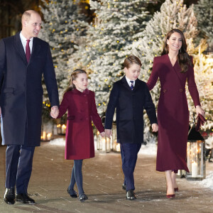 Le prince William, prince de Galles, Catherine (Kate) Middleton, princesse de Galles, et leurs enfants, le prince George de Galles, et la princesse Charlotte de Galles, arrivent pour le "Together at Christmas" Carol Service à l'abbaye de Westminster à Londres.