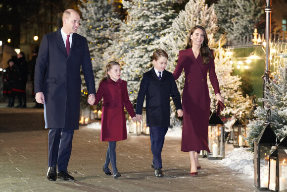 Le prince William, prince de Galles, Catherine (Kate) Middleton, princesse de Galles, et leurs enfants, le prince George de Galles, et la princesse Charlotte de Galles, arrivent pour le "Together at Christmas" Carol Service à l'abbaye de Westminster à Londres.