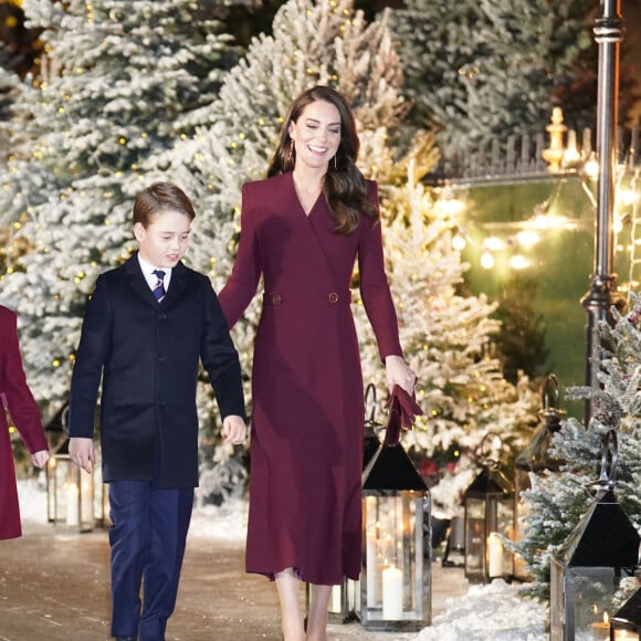 Le prince William, prince de Galles, Catherine (Kate) Middleton, princesse de Galles, et leurs enfants, le prince George de Galles, et la princesse Charlotte de Galles, arrivent pour le "Together at Christmas" Carol Service à l'abbaye de Westminster à Londres, Royaume uni, le 15 décembre 2022. 