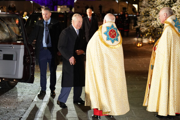 Le roi Charles III d'Angleterre,arrive pour le "Together at Christmas" Carol Service à l'abbaye de Westminster à Londres, Royaume uni, le 15 décembre 2022. 