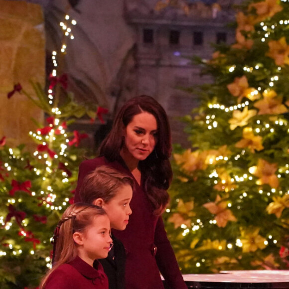 Le prince William, prince de Galles, Catherine (Kate) Middleton, princesse de Galles, et leurs enfants, le prince George de Galles, et la princesse Charlotte de Galles, arrivent pour le "Together at Christmas" Carol Service à l'abbaye de Westminster à Londres, Royaume uni, le 15 décembre 2022. 