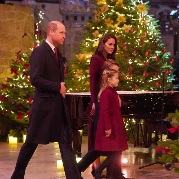 Le prince William, prince de Galles, Catherine (Kate) Middleton, princesse de Galles, et leurs enfants, le prince George de Galles, et la princesse Charlotte de Galles, arrivent pour le "Together at Christmas" Carol Service à l'abbaye de Westminster à Londres, Royaume uni, le 15 décembre 2022. 