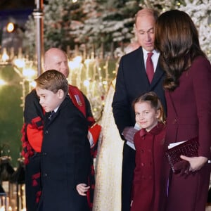 Le prince William, prince de Galles, Catherine Kate Middleton, princesse de Galles, le prince George, la princesse Charlotte - La famille royale à la sortie de la messe "Together at Christmas" à l'Abbaye de Westminster le 15 décembre 2022. 