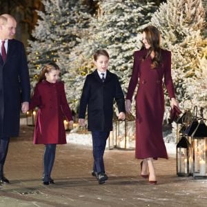 Le prince William, prince de Galles, Catherine (Kate) Middleton, princesse de Galles, et leurs enfants, le prince George de Galles, et la princesse Charlotte de Galles, arrivent pour le "Together at Christmas" Carol Service à l'abbaye de Westminster à Londres, Royaume uni, le 15 décembre 2022. 