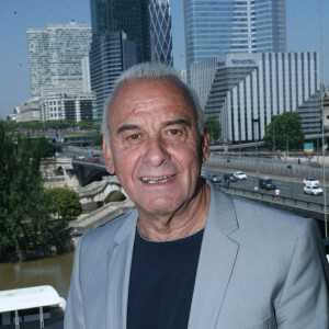 Exclusif - Michel Fugain lors de la remise des médailles de la Sacem à l'occasion d'un hommage à la promotion 1966, au siège de la Sacem à Neuilly-sur-Seine, le 9 juin 2016.
