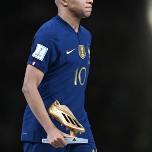 Trophee du meilleur buteur Kylian Mbappe lors de la finale " Argentine - France " de la Coupe du Monde 2022 au Qatar (FIFA World Cup Qatar 2022) le 18 Decembre 2022. © Philippe Perusseau / Bestimage