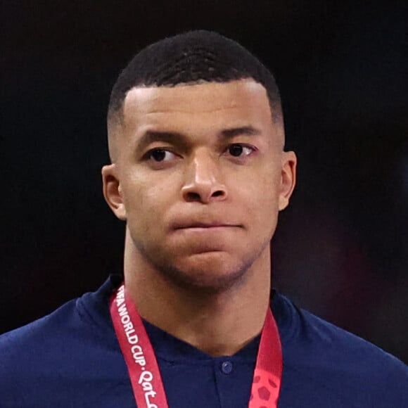 Kylian Mbappé - Remise du trophée de la Coupe du Monde au Qatar à l'équipe d'argentine après sa victoire contre la France en finale. Doha. © David Klein/Sportimage/Cal Sport Media/Zuma Press/Bestimage