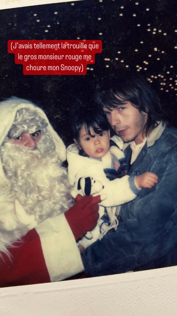 Lola Séchan vient a dévoilé des photos de Noël avec son père ce lundi 19 décembre.