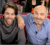 Gérard Jugnot et son fils Arthur sur le plateau de l'émission ' Vivement Dimanche' .