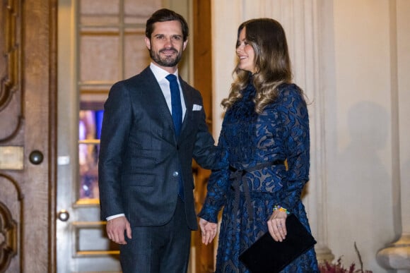 Le prince Carl Philip de Suède et la princesse Sofia assistent à un concert de Noël en l'église Gustaf Vasa à Stockholm le 21 décembre 2022. 