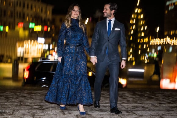 Le prince Carl Philip de Suède et la princesse Sofia assistent à un concert de Noël en l'église Gustaf Vasa à Stockholm le 21 décembre 2022. 