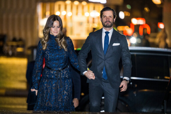 Le prince Carl Philip de Suède et la princesse Sofia assistent à un concert de Noël en l'église Gustaf Vasa à Stockholm le 21 décembre 2022. 