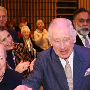 Le roi Charles III d'Angleterre, visite le centre social "JW3 Jewish community centre" où la communauté s'apprête à célébrer la fête Hanoucca (18 - 26 décembre 2022). Londres. Le 16 décembre 2022. 