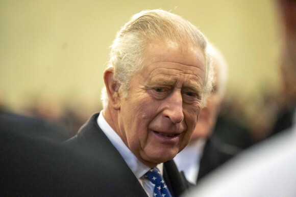 Le roi Charles III d'Angleterre, dévoile une plaque en hommage à la reine Elizabeth II d'Angleterre à Westminster Hall à Londres, le 14 décembre 2022. C'est dans cet édifice du 11ème siècle que la dépouille de la souveraine a été exposée du 14 au 19 septembre 2022, date de ses funérailles. 