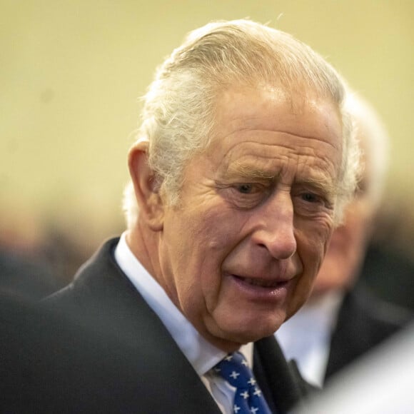 Le roi Charles III d'Angleterre, dévoile une plaque en hommage à la reine Elizabeth II d'Angleterre à Westminster Hall à Londres, le 14 décembre 2022. C'est dans cet édifice du 11ème siècle que la dépouille de la souveraine a été exposée du 14 au 19 septembre 2022, date de ses funérailles. 