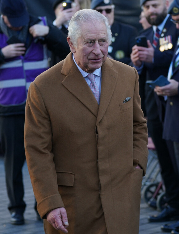 Le roi Charles III d'Angleterre arrive pour une visite à l'hôtel de ville de Luton, Bedfordshire, Royaume Uni, où il rencontre des dirigeants communautaires et des organisations bénévoles. 
