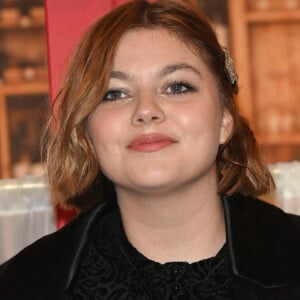 Louane - Avant-première de la série Netflix "Emily in Paris" saison 3 au Théâtre des Champs-Elysées à Paris. © Coadic Guirec/Bestimage 