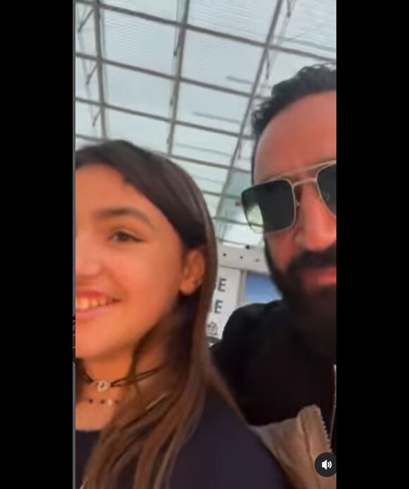 Cyril Hanouna avec sa fille Bianca dans un centre commercial, le 26 décembre 2022