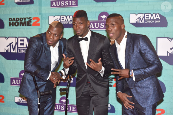 Info - Une enquête ouverte après des tentatives d'extorsion sur Paul Pogba - Paul Pogba avec ses frères Florentin Pogba et Mathias Pogba à la soirée MTV Europe Music Awards au Arena Wembley à Londres, le 12 novembre 2017 © CPA/Bestimage