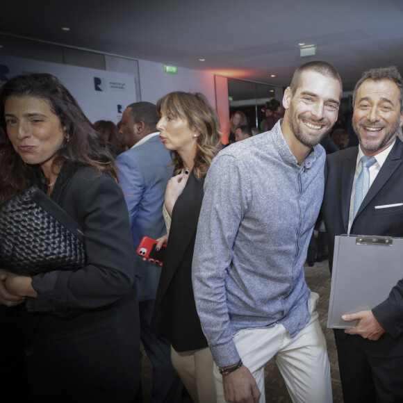 Exclusif - Camille Lacourt et Bernard Montiel - De nombreuses personnalités sont venues assister au dîner de gala annuel de l'Institut Rafaël-Santé intégrative au Pavillon Gabriel à Paris le 8 novembre 2022. © Jacques Bensoussan / Bestimage