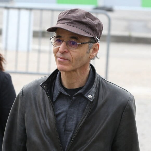 Jean-Jacques Goldman lors des obsèques de Véronique Colucci au cimetière communal de Montrouge.