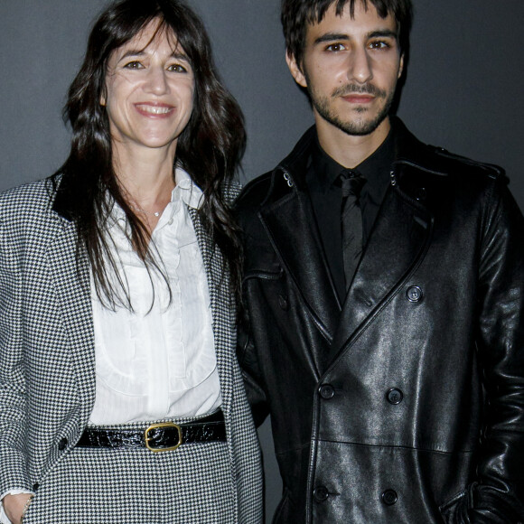 Charlotte Gainsbourg et son fils Ben Attal - Photocall du défilé Saint Laurent collection Printemps-Eté 2022 lors de la fashion week à Paris, le 28 septembre 2021. © Olivier Borde/Bestimage