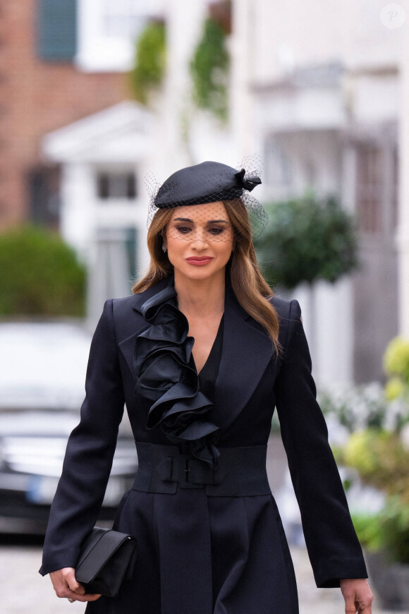 La reine Rania de Jordanie à son arrivée au service funéraire à l'Abbaye de Westminster pour les funérailles d'Etat de la reine Elizabeth II d'Angleterre. Le 19 septembre 2022 