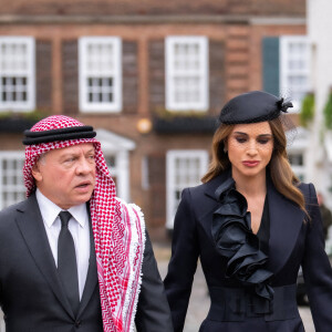 Le roi Abdallah II de Jordanie et la reine Rania à leur arrivée au service funéraire à l'Abbaye de Westminster pour les funérailles d'Etat de la reine Elizabeth II d'Angleterre. Le 19 septembre 2022 
