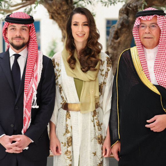 Le prince Hussein, Rajwa Khaled bin Musaed bin Saif bin Abdulaziz Al Saif et son père - La famille royale de Jordanie lors de l'annonce officielle des fiançailles du prince Hussein de Jordanie à Riyad. Le 17août 2022 